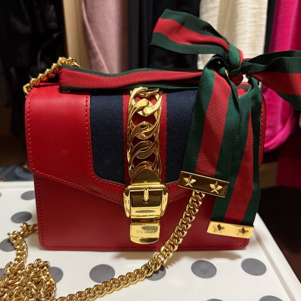 Gucci Sylvie Bag red- flawless